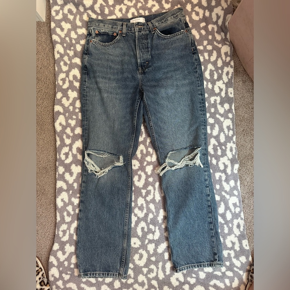 Medium wash dad jeans. Never worn. W29 L30